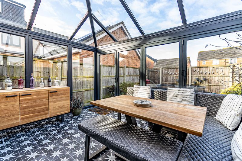 Property photo 2 of 25 .