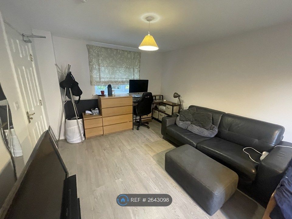 Property photo 3 of 10 Sofa Included