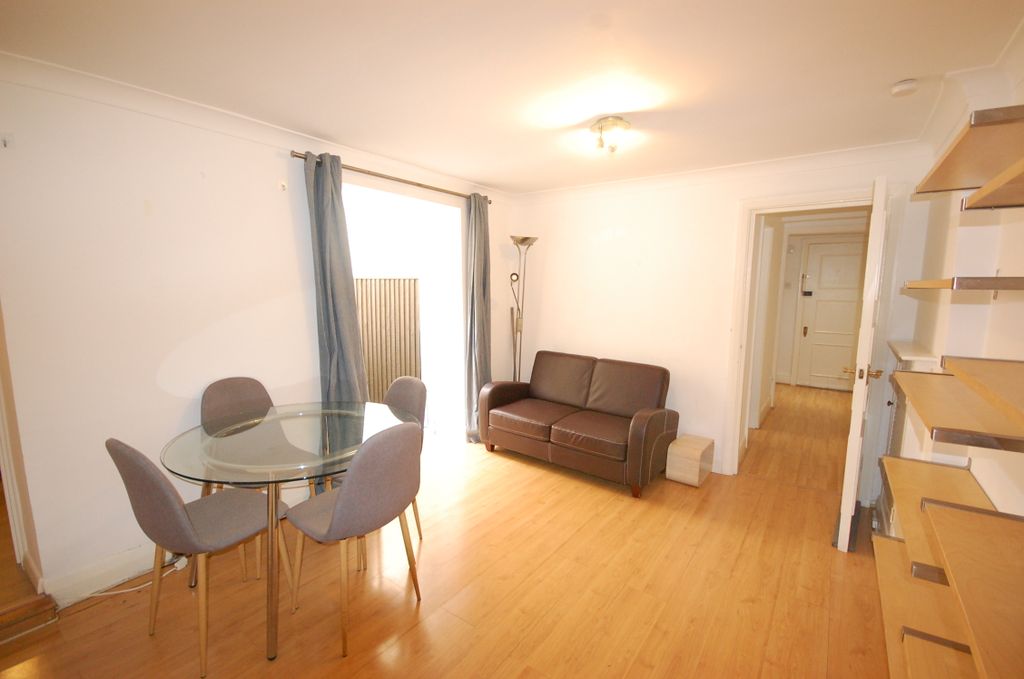 Property photo 1 of 6 Lounge