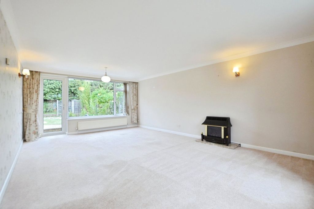 Property photo 3 of 20 Living Room