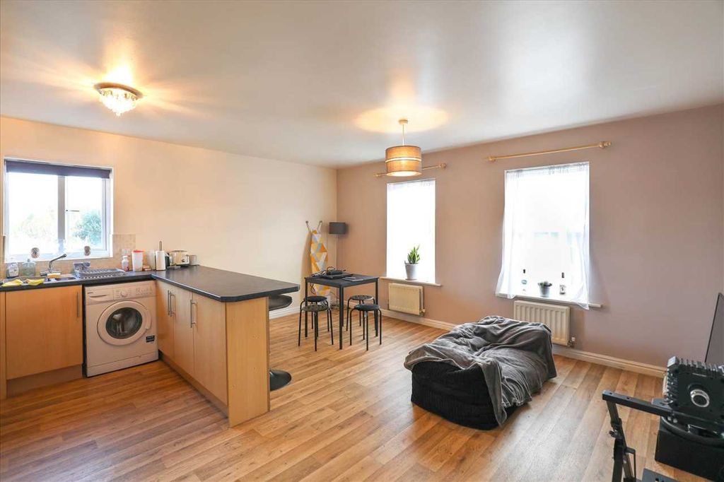 Property photo 2 of 8 Lounge/ Kitchen