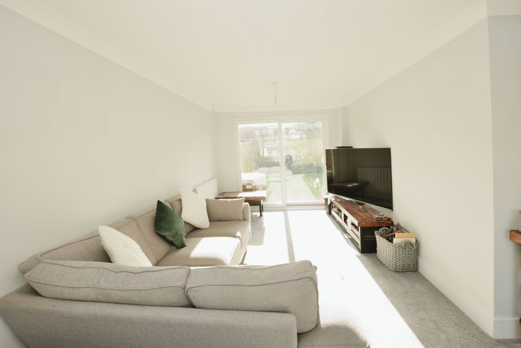 Property photo 2 of 13 Lounge