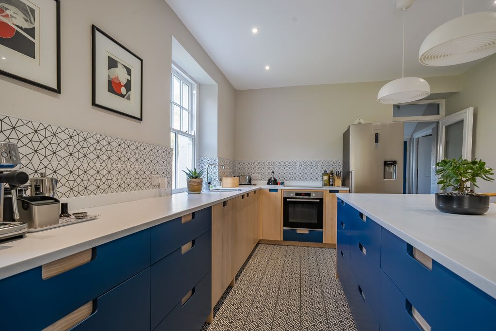 Property photo 3 of 27 Kitchen