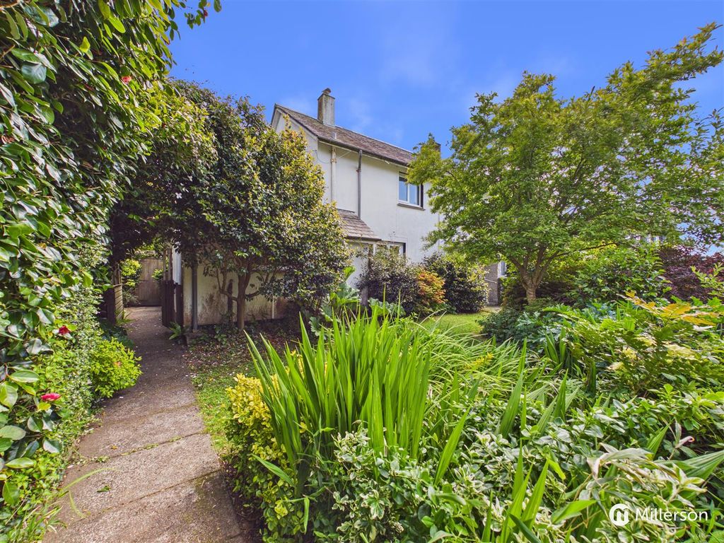 Property photo 1 of 18 Outside