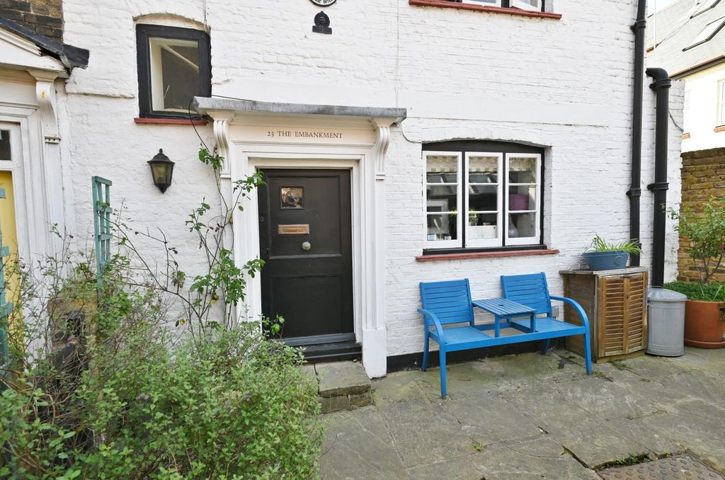 Property photo 2 of 18