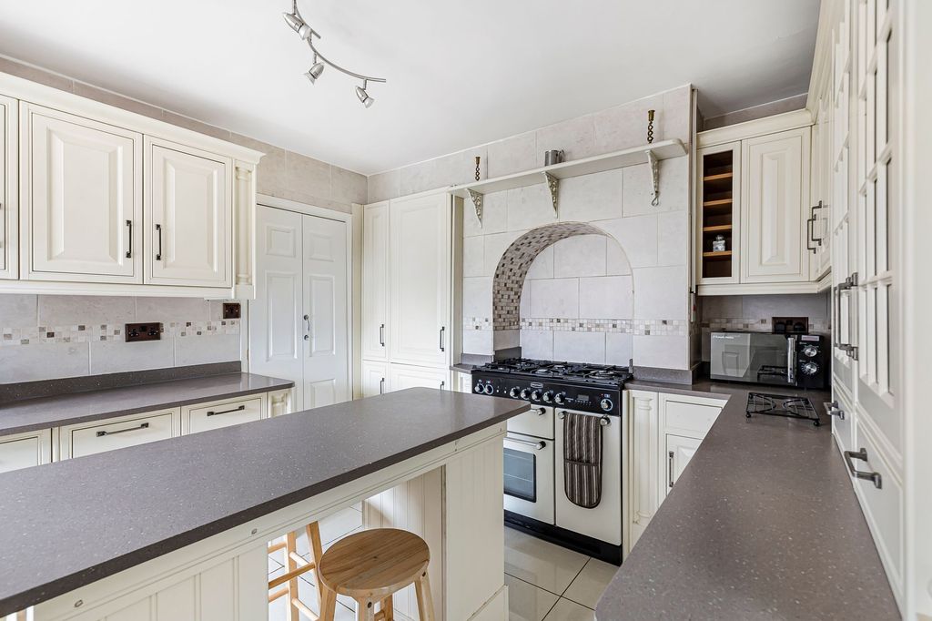 Property photo 3 of 22