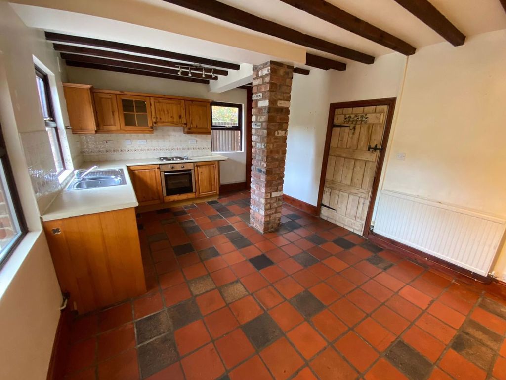 Property photo 3 of 10 Kitchen