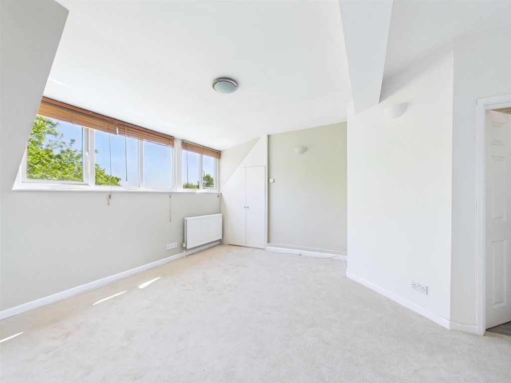Property photo 3 of 12 Cam02170G0-Pr0523-Still016.Jpg