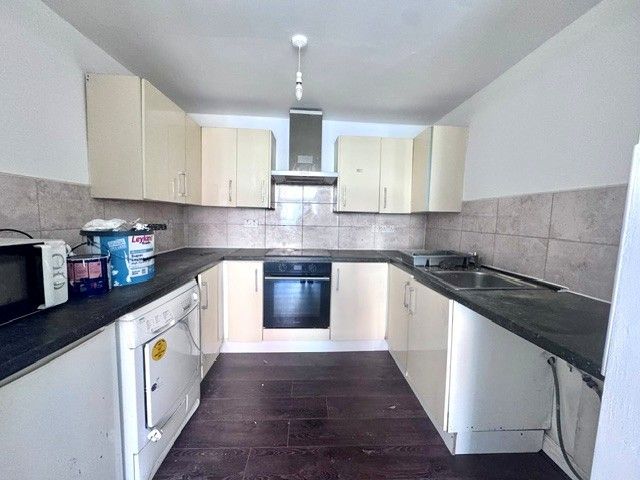 Property photo 2 of 9 Kitchen