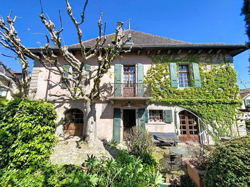 Property photo 1 of 13