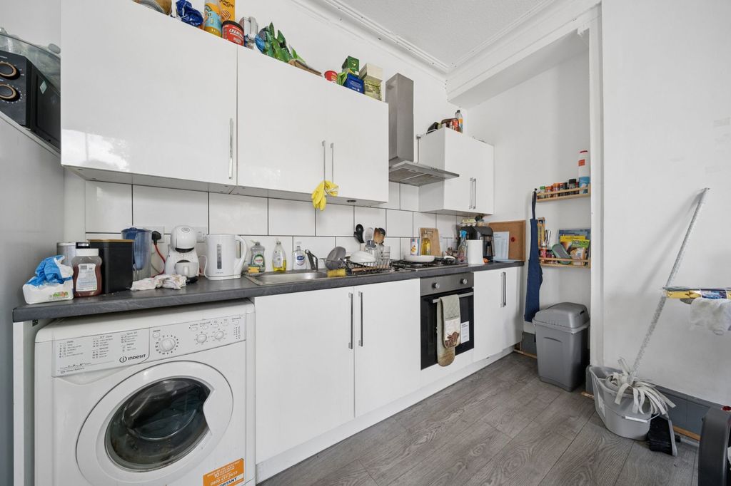 Property photo 2 of 8 Kitchen