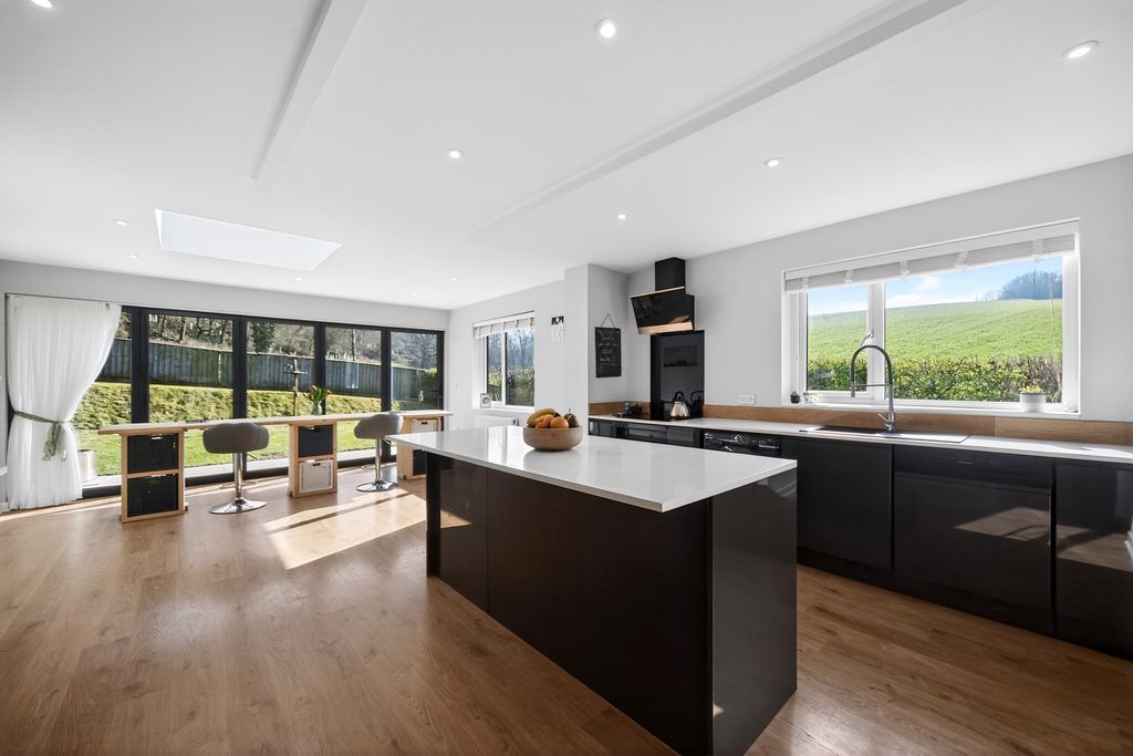 Property photo 3 of 22 Kitchen/Dining Room