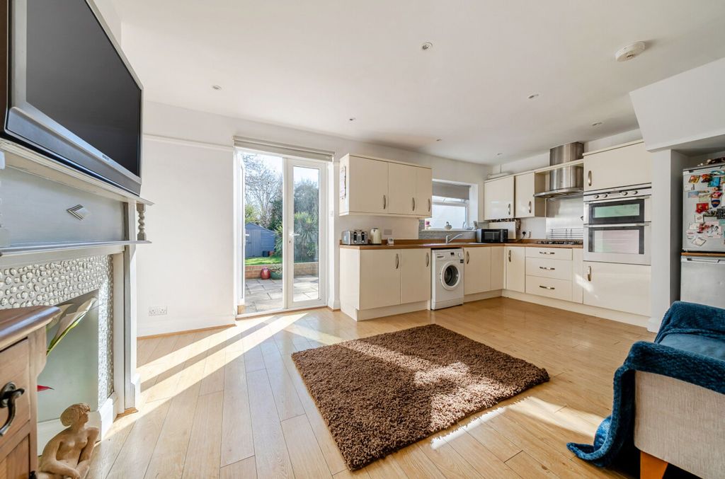 Property photo 2 of 19