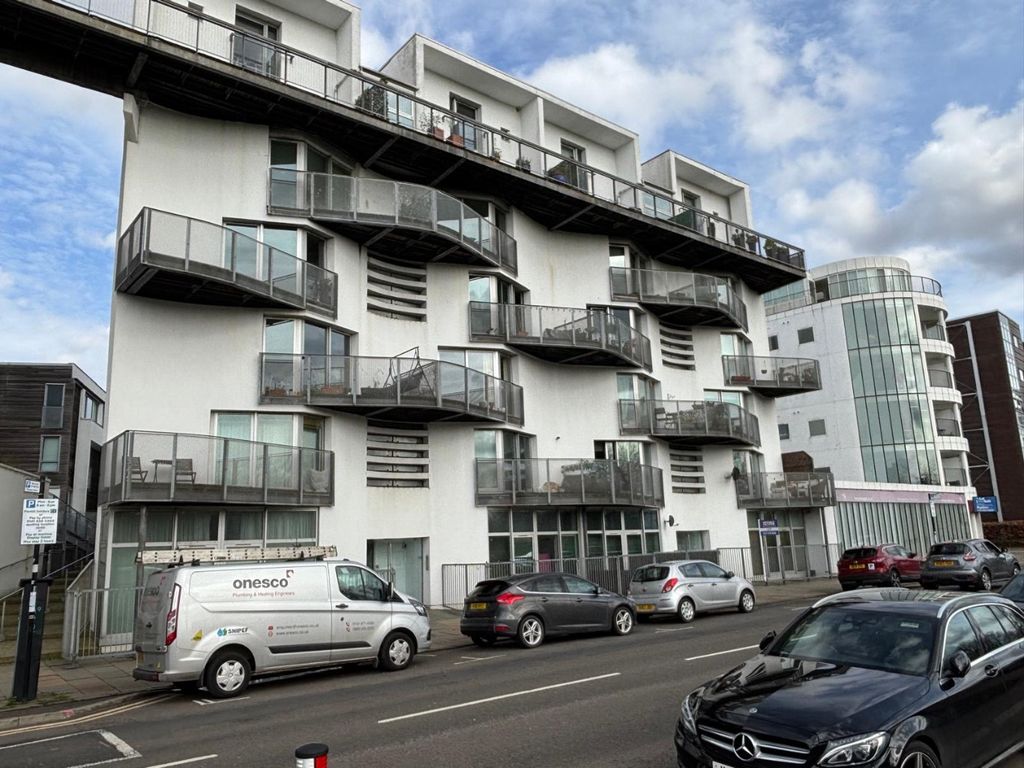 Property photo 1 of 8