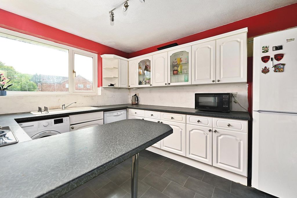 Property photo 3 of 8 Cranbourne Court