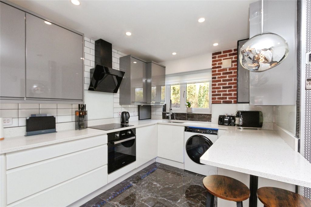 Property photo 2 of 22 Picture No. 29