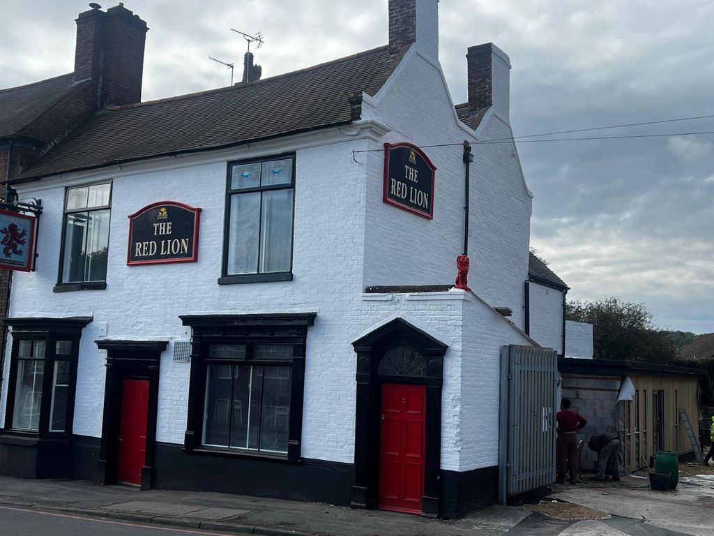 Property photo 1 of 10 Three Bedroom Apartment To Let