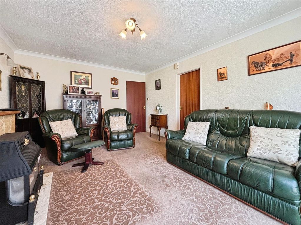 Property photo 3 of 20 Lounge V2.Jpg