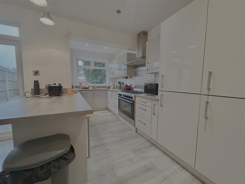 Property photo 3 of 19 Image