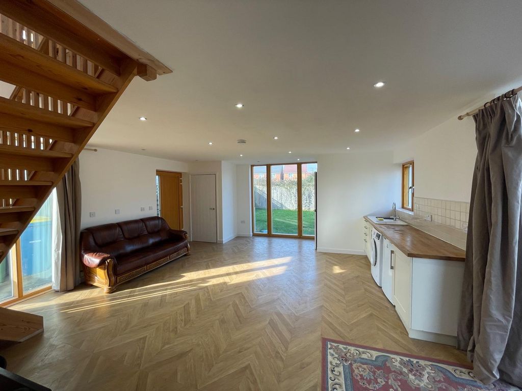 Property photo 3 of 11 Living Room