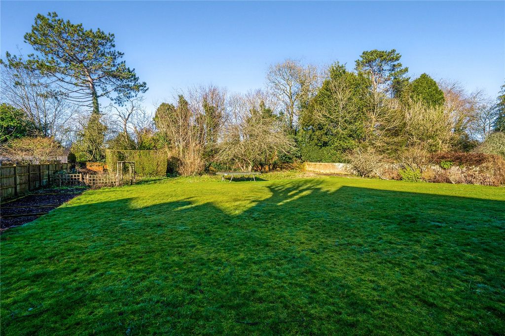 Property photo 3 of 14 Gardens