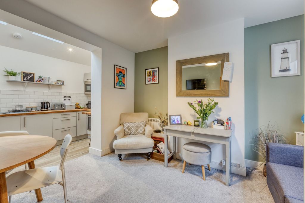 Property photo 2 of 26