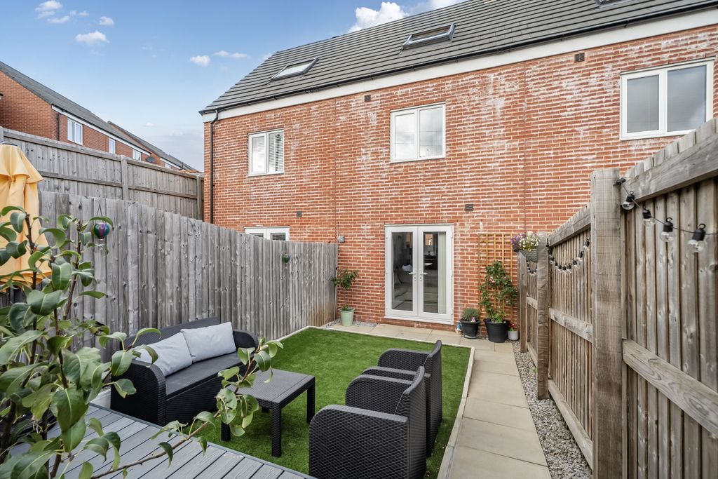 Property photo 3 of 12 1346769-18-68Bb1c1E00c85