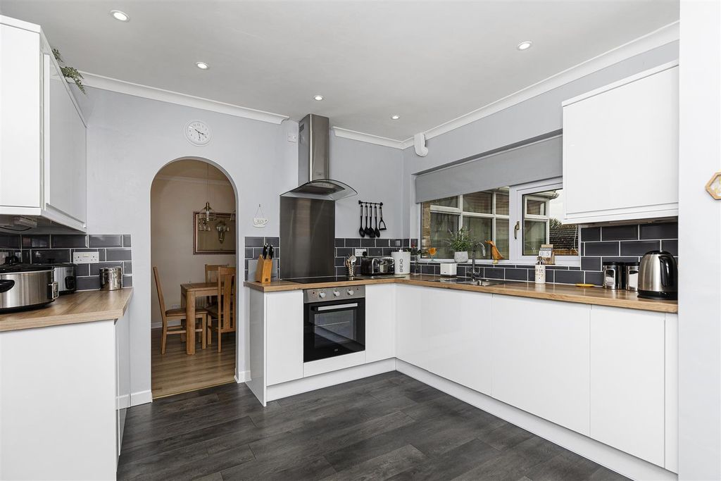 Property photo 2 of 53 Kitchen