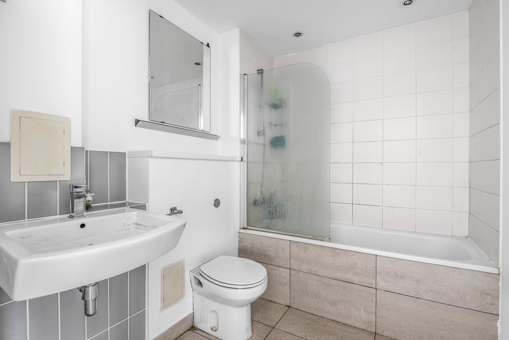 Property photo 3 of 14 749372 (9)