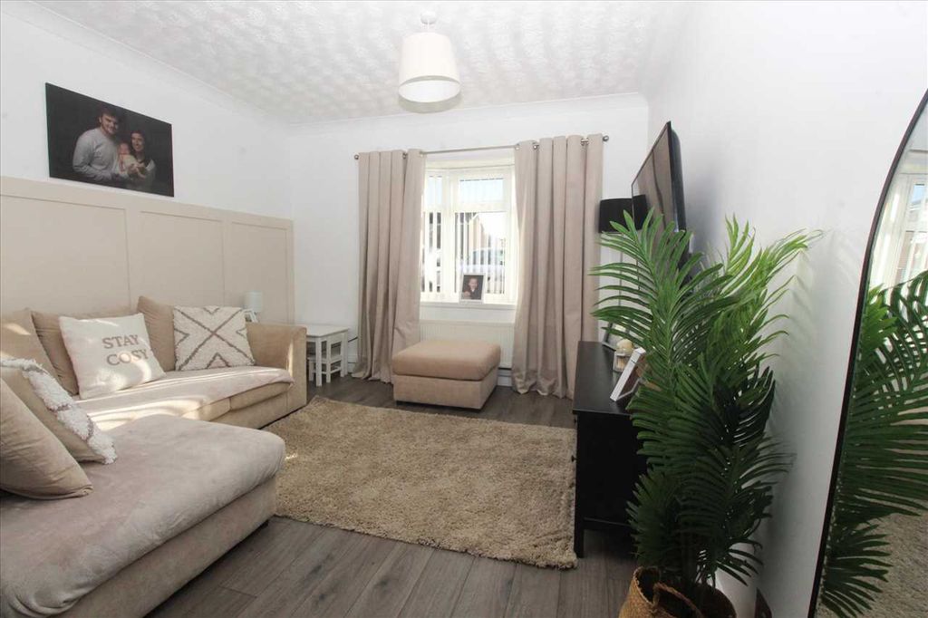 Property photo 3 of 10 Living Room