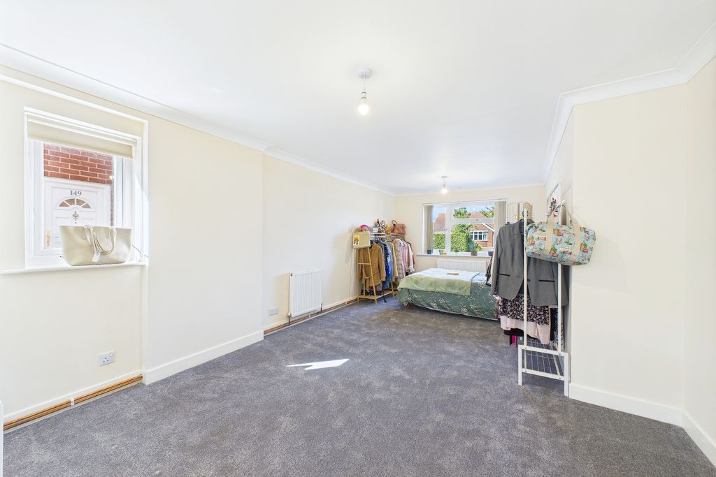 Property photo 2 of 9 Living Space