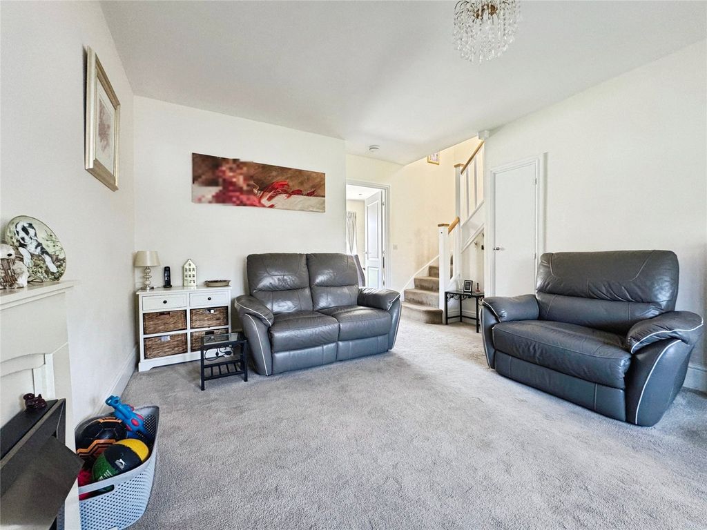 Property photo 3 of 23 Lounge