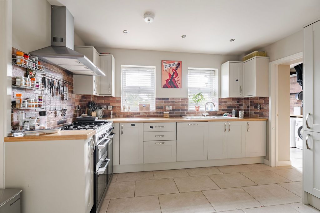 Property photo 3 of 24