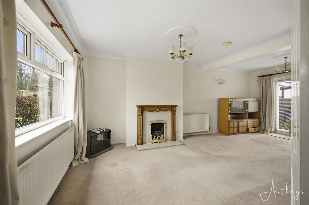 Property photo 2 of 19 Lounge