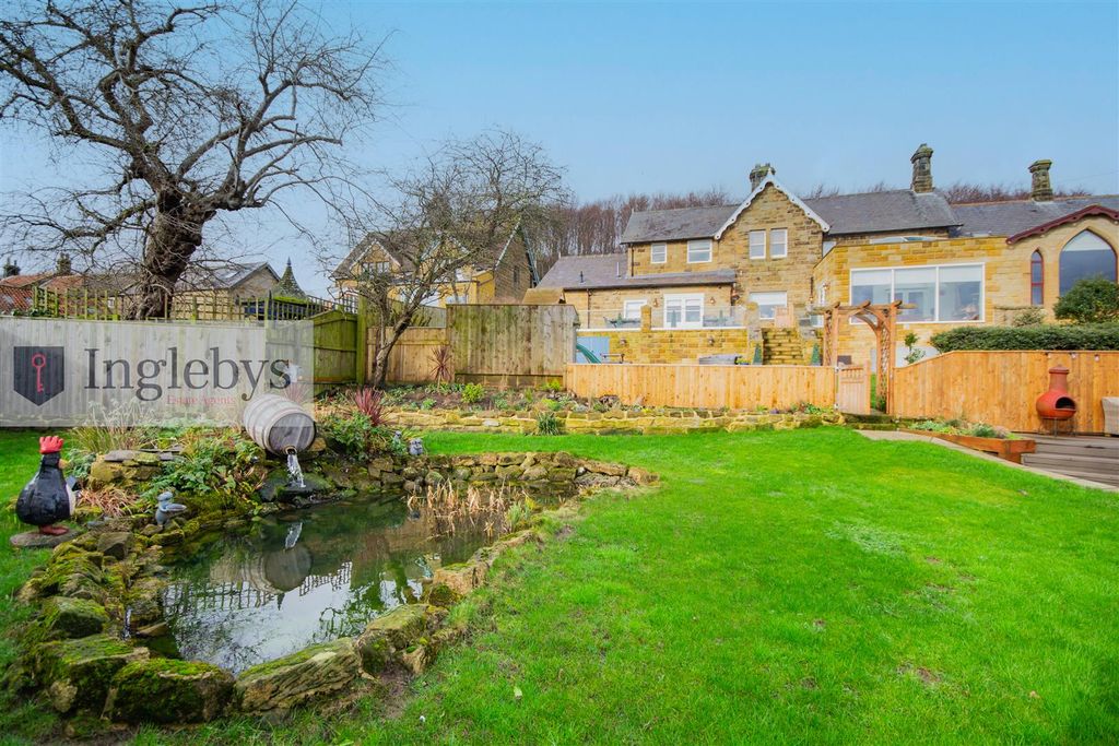 Property photo 2 of 68