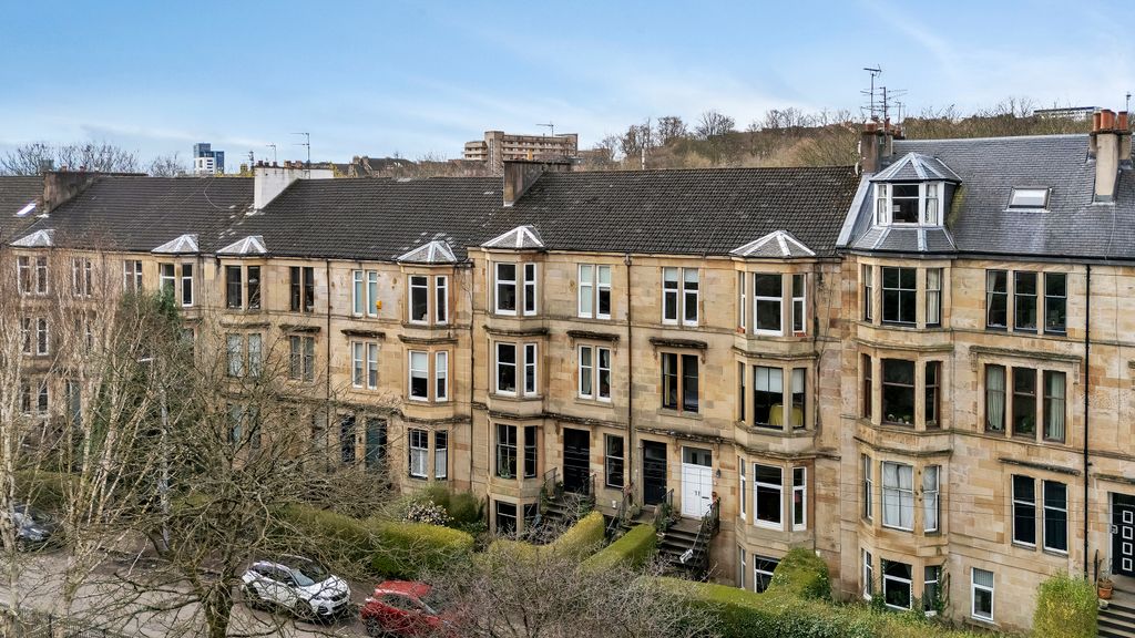 Property photo 1 of 26 5-Print-19 Hayburn Crescent Flat 2.1_49