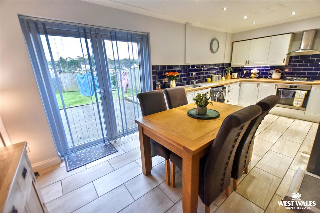 Property photo 3 of 14 5 - 2026-01-18T193352.764.Jpg