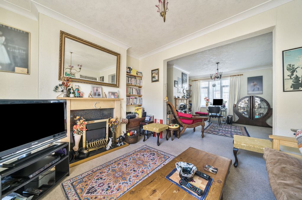Property photo 3 of 15 1310921-4-6852Dd1...