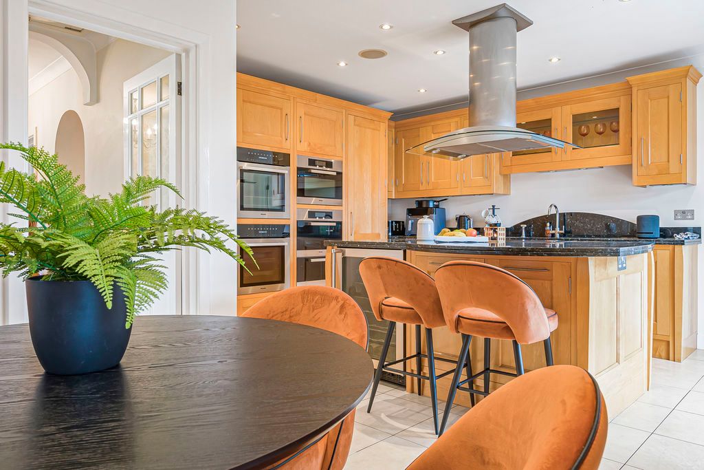 Property photo 2 of 66 Photo 48