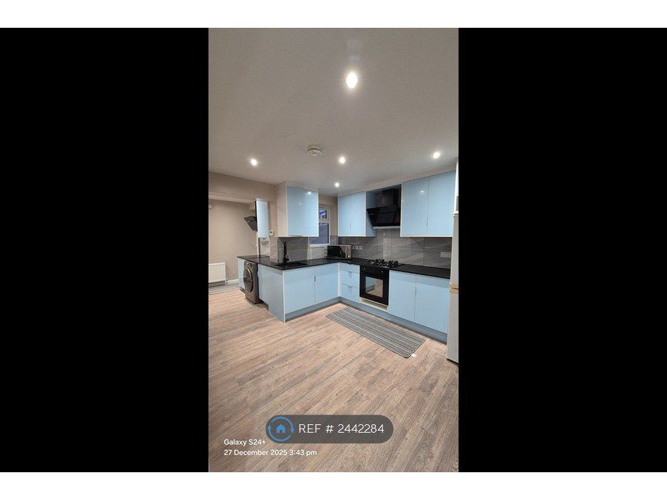 Property photo 1 of 29 Kitchen