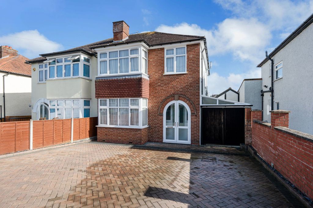 Property photo 1 of 11