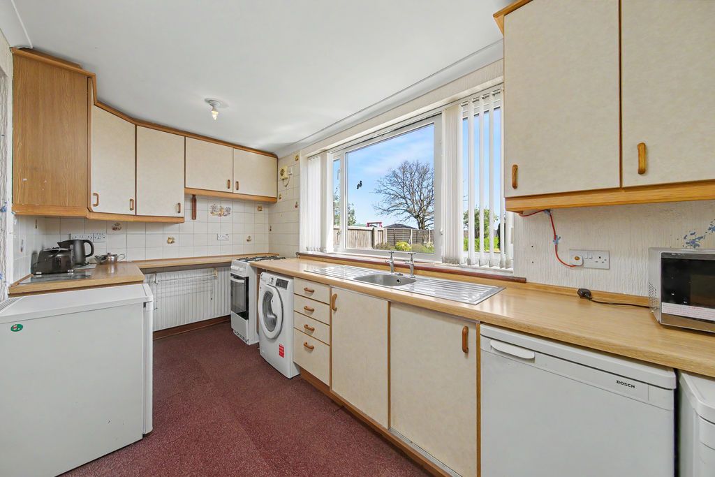 Property photo 3 of 30 Kitchen