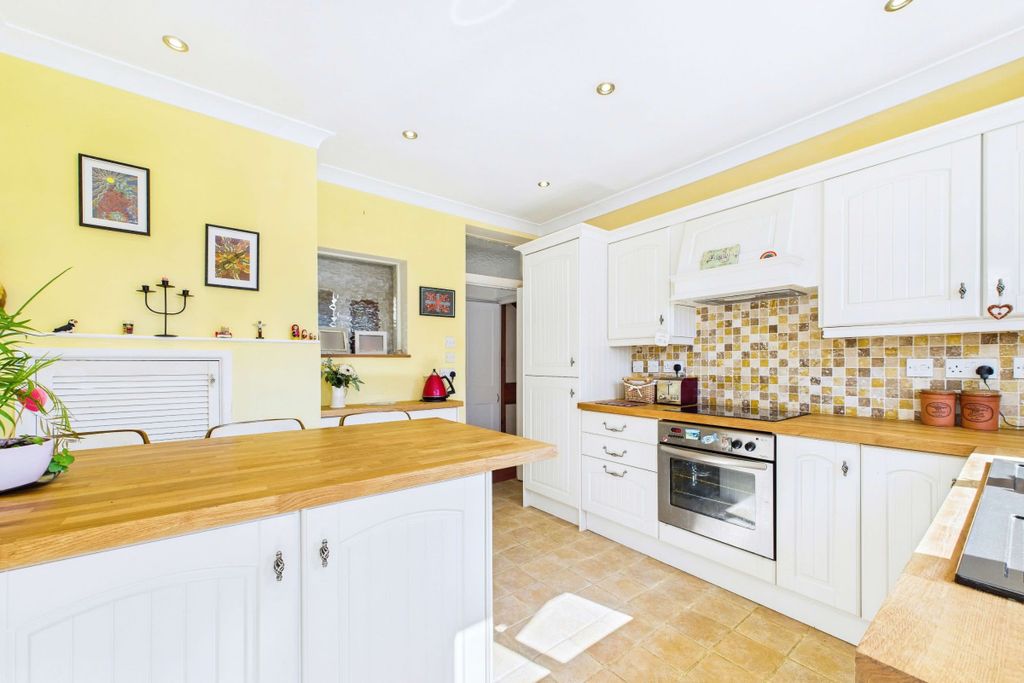 Property photo 3 of 35