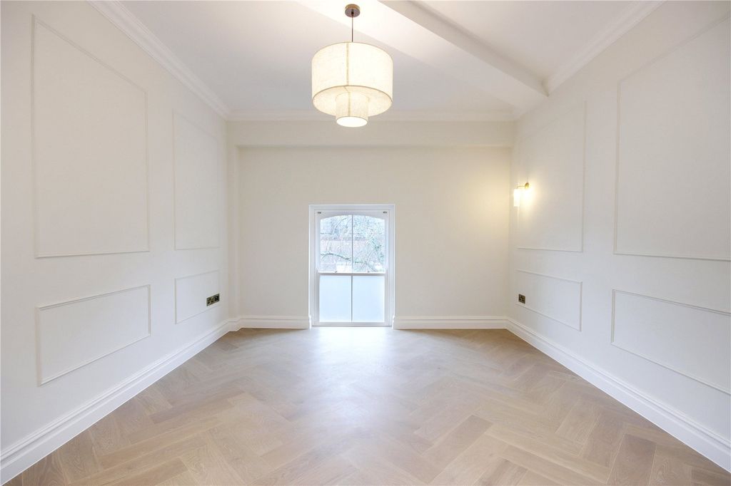 Property photo 1 of 7 Apt 4 Living