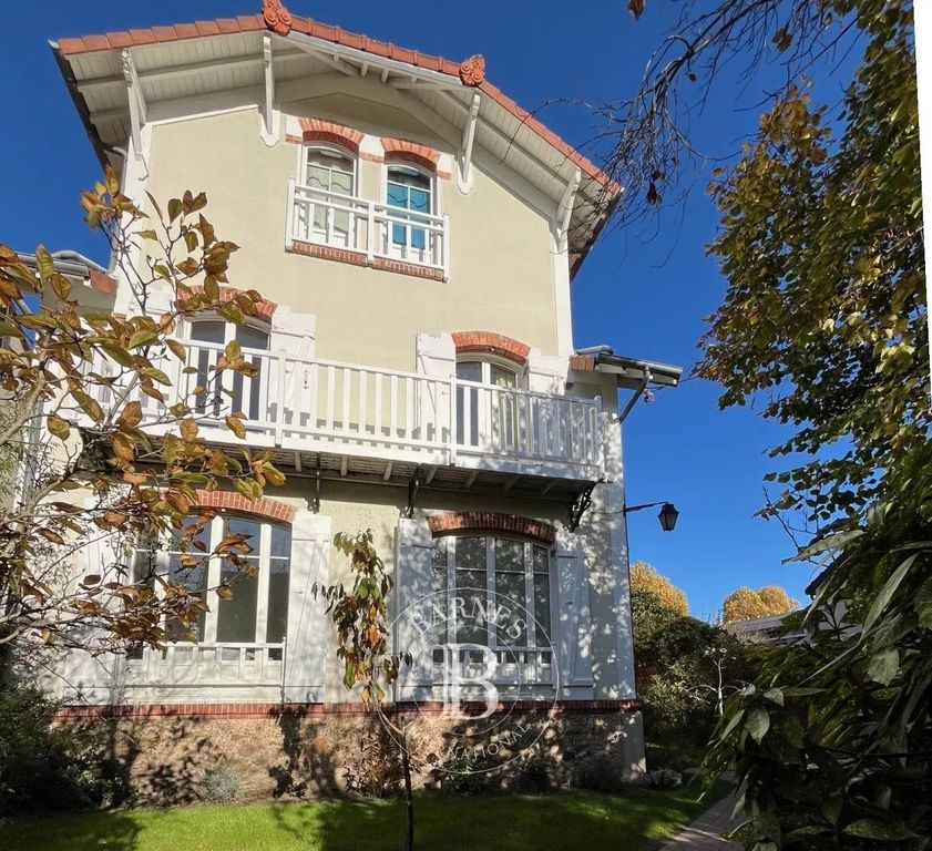 Property photo 2 of 11