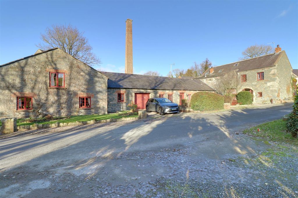 Property photo 2 of 23 Outside