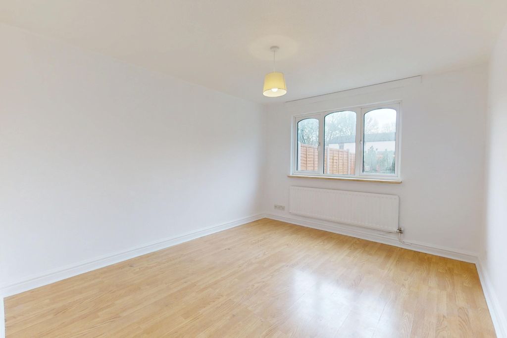 Property photo 3 of 13 4889955