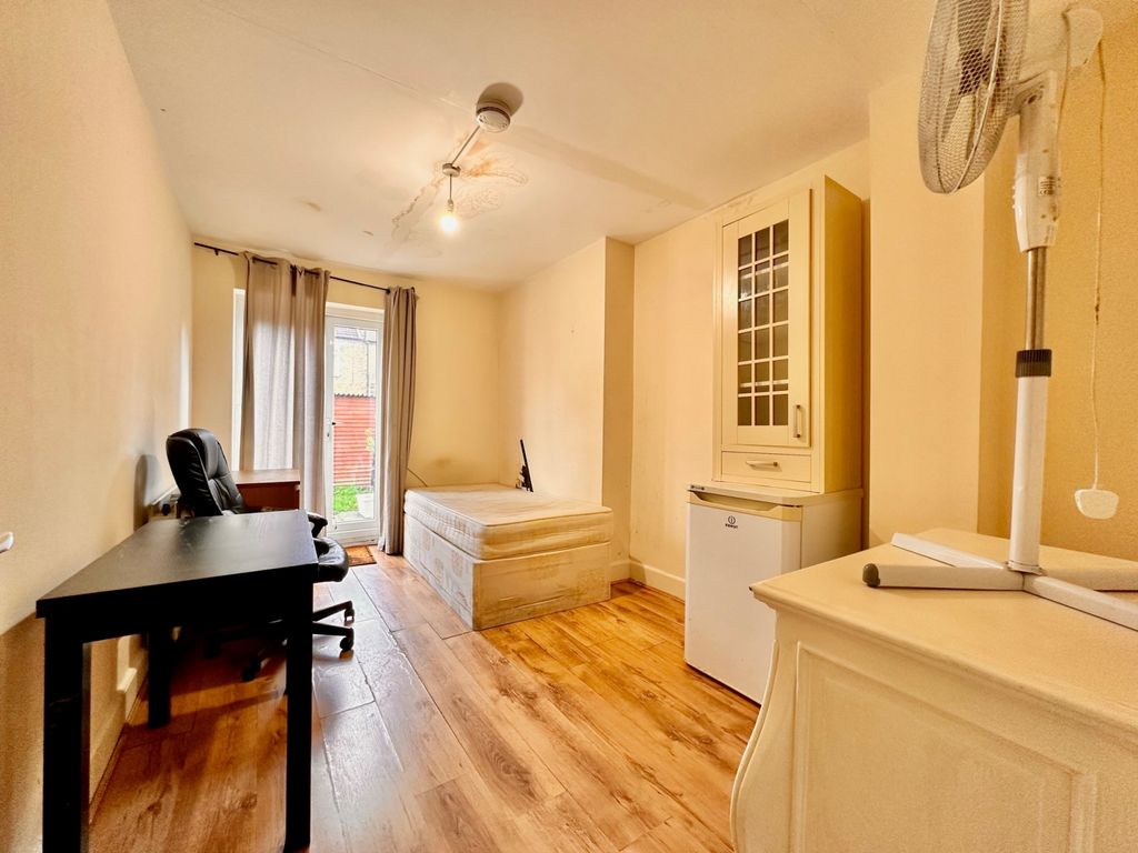 Property photo 2 of 18 Gallery