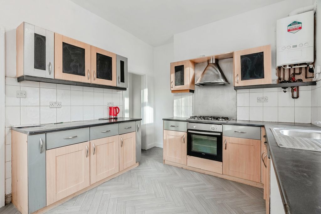 Property photo 2 of 15 Pbox-Img.Jpg