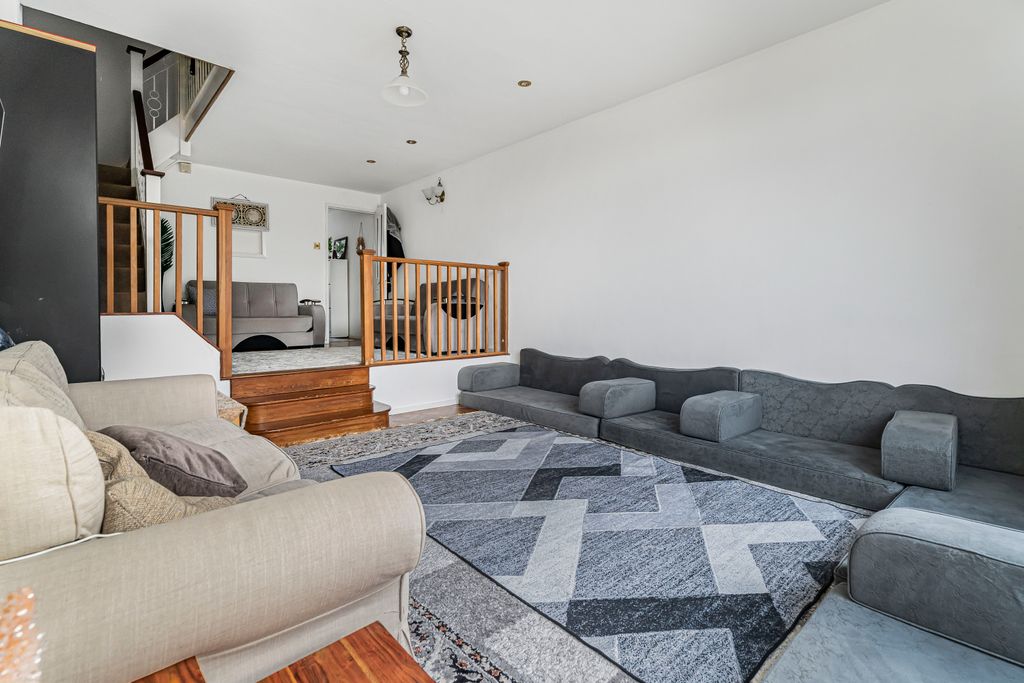 Property photo 3 of 26